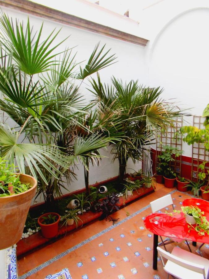 Residencia Viriato Hostel Seville Exterior photo